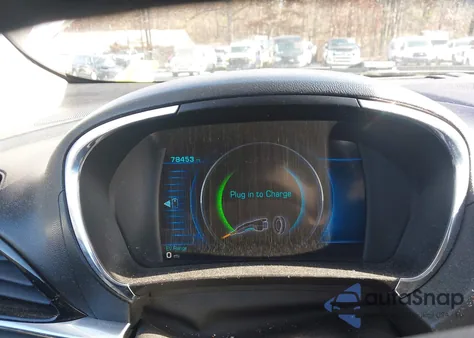 2017 Chevrolet Volt Premier z USA, uszkodzony, nr VIN 1G1RB6S56HU187500